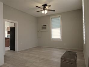 911 W Liveoak Street - Photo 6